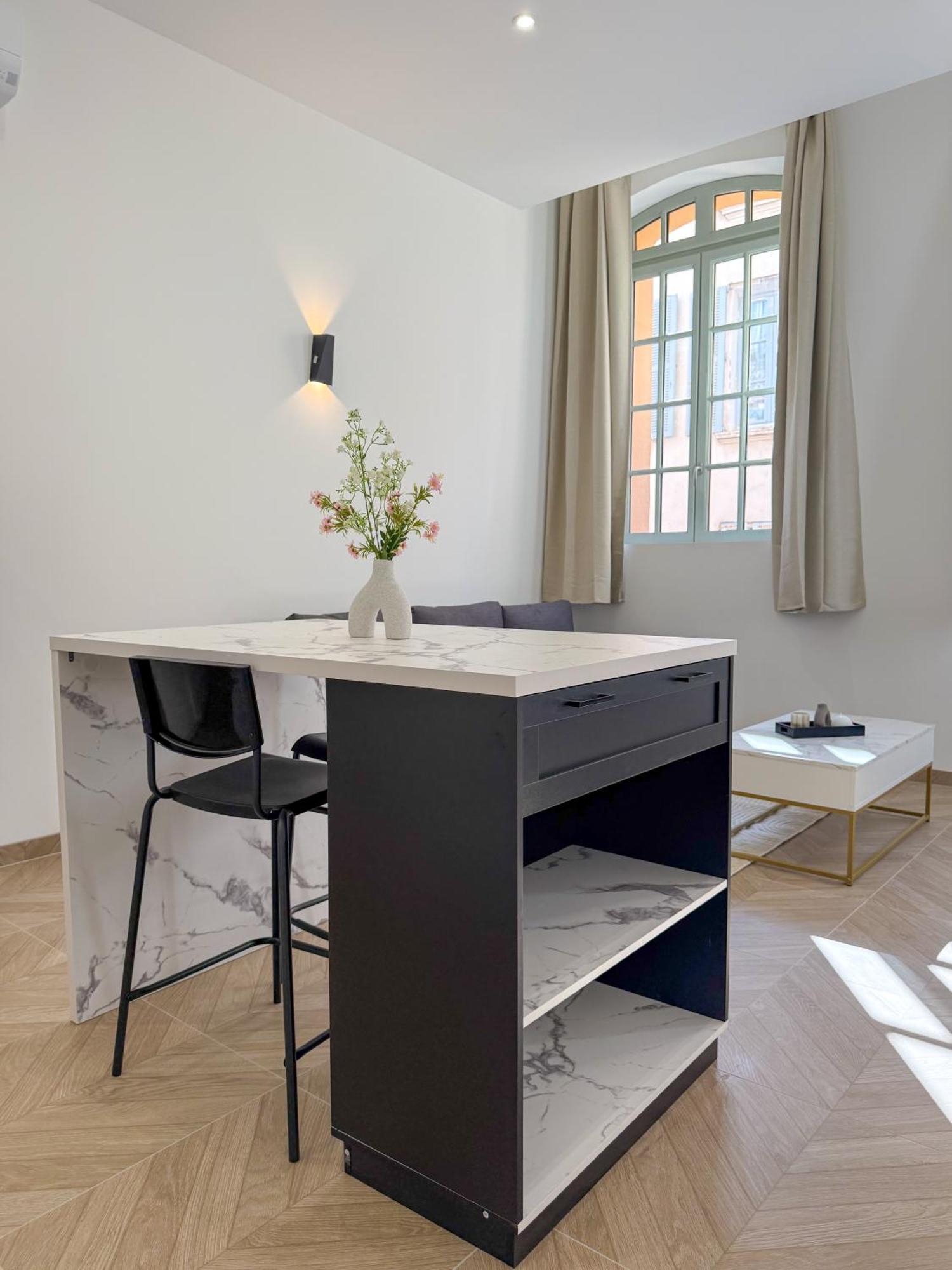 Apartment T2 Luxe 100m Port 2toulon Clim Wifi Fibre Smarttv